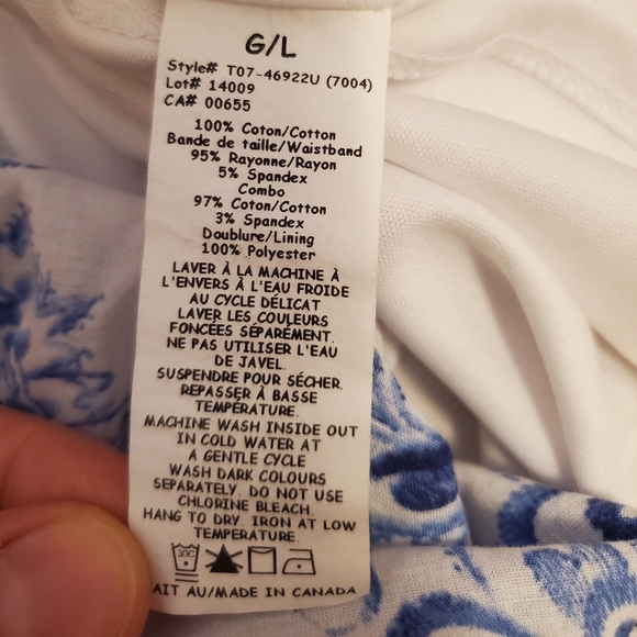 Thyme Maternity short floral skirt. Blue and white. Size L. - Picture 4 of 7